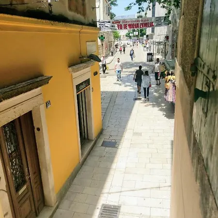 De Caris Palace Apartman *