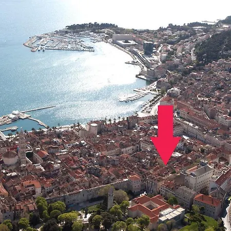 De Caris Palace Apartment *