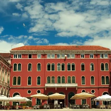 De Caris Palace Apartment Split