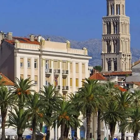Apartment De Caris Palace Split