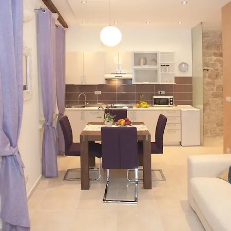 De Caris Palace Apartment