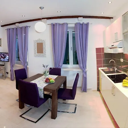 Apartment De Caris Palace *