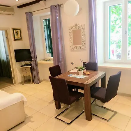 Apartment De Caris Palace *